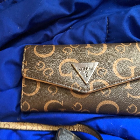 NWOT Guess bag & wallet bundle! FINAL PRICE REDUCTION. - Picture 4 of 10